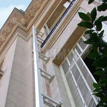 JOMY retractable foldout ladder - Attachment at distance from the façade Attachment at distance from the façade
